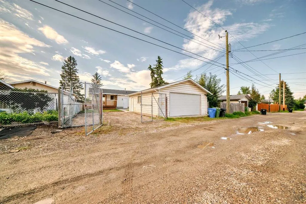 256 Penbrooke Close SE