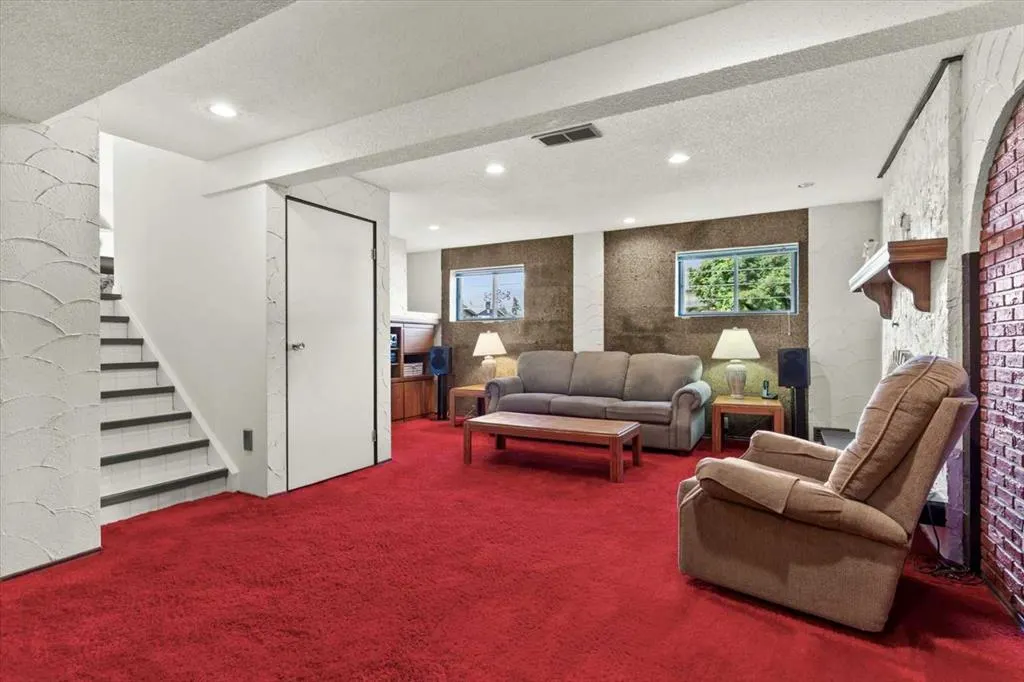 3043 Cedar Ridge Drive SW