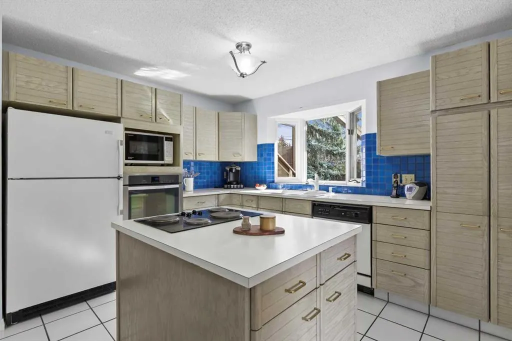 3043 Cedar Ridge Drive SW