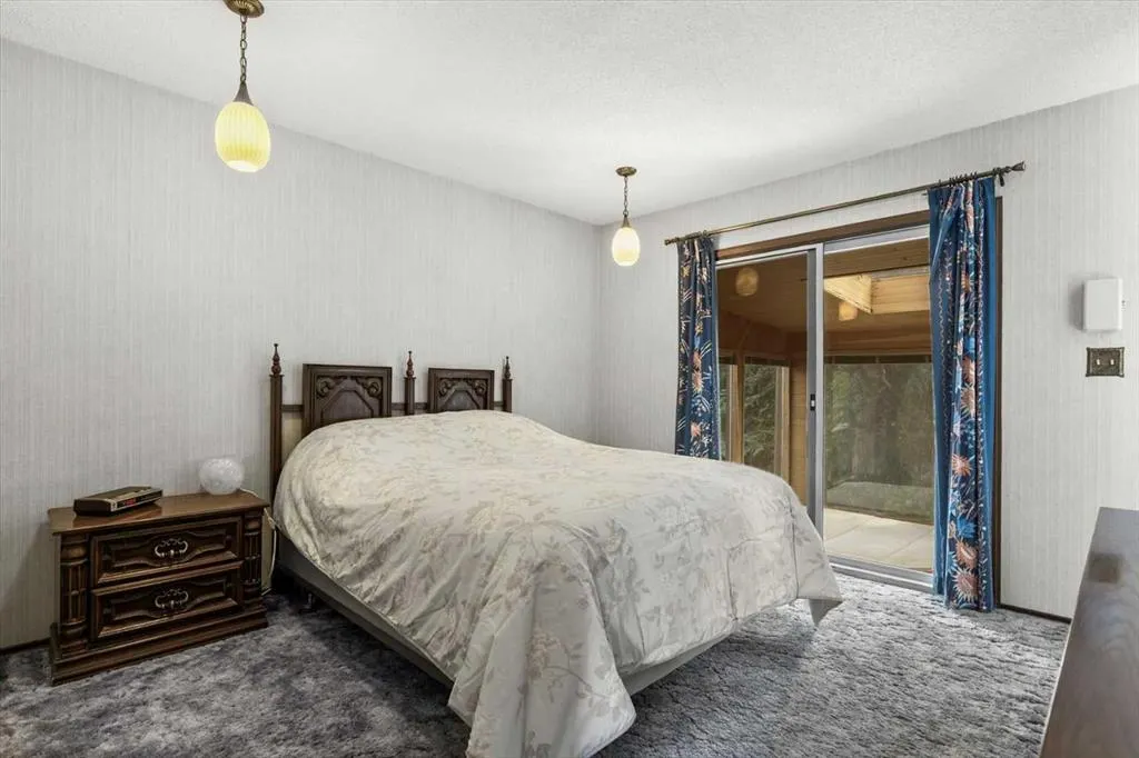 3043 Cedar Ridge Drive SW