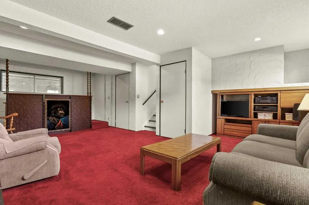 3043 Cedar Ridge Drive SW