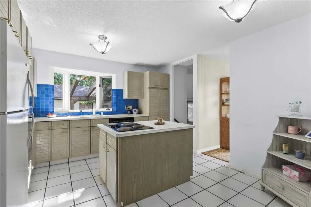 3043 Cedar Ridge Drive SW