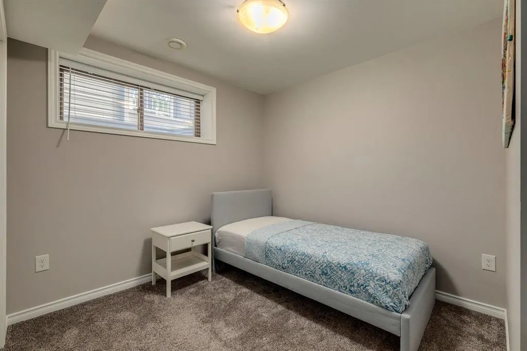 238 Elgin Manor SE