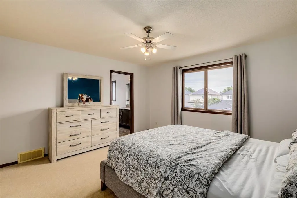 238 Elgin Manor SE