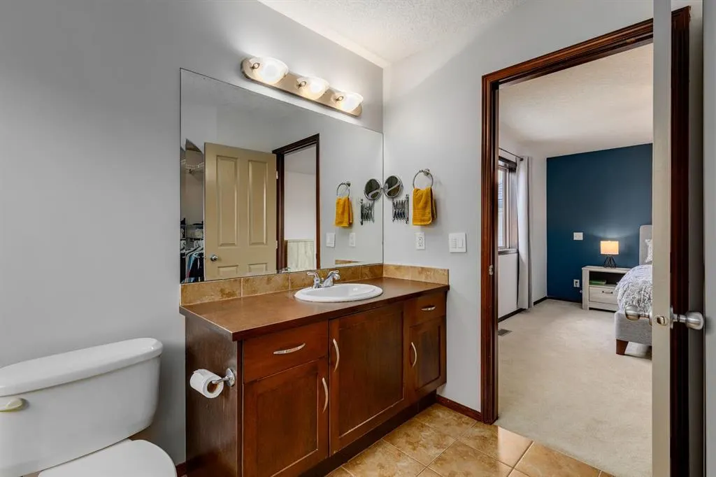 238 Elgin Manor SE