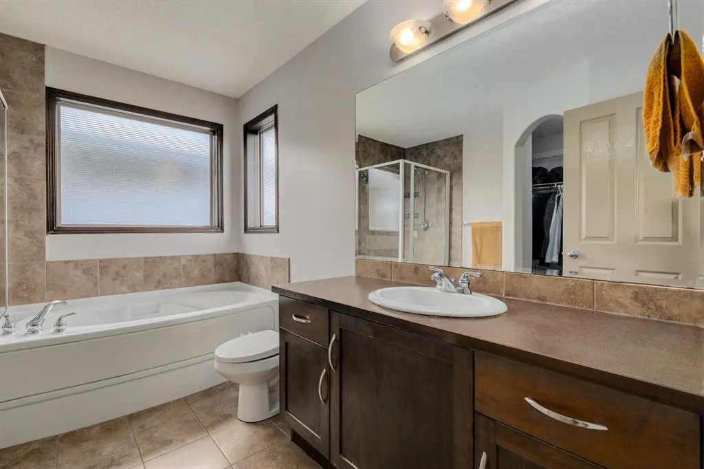 238 Elgin Manor SE