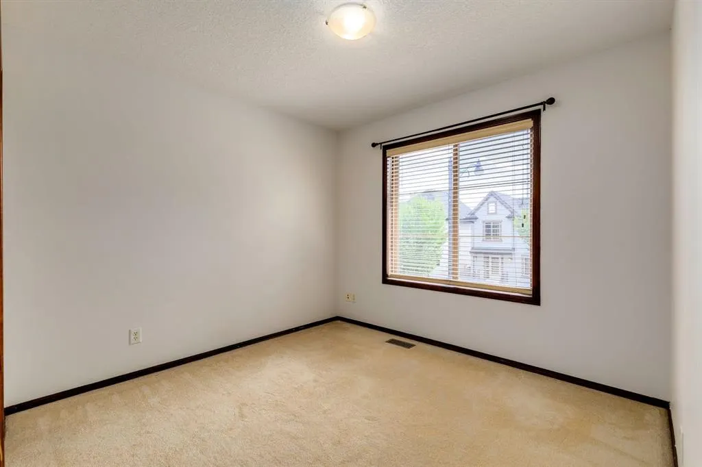 238 Elgin Manor SE