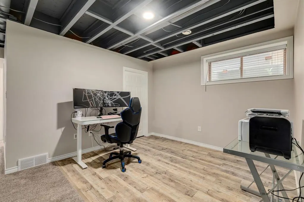 238 Elgin Manor SE