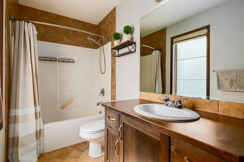 238 Elgin Manor SE