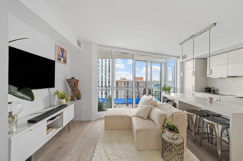 615 6 Avenue SE, #1403