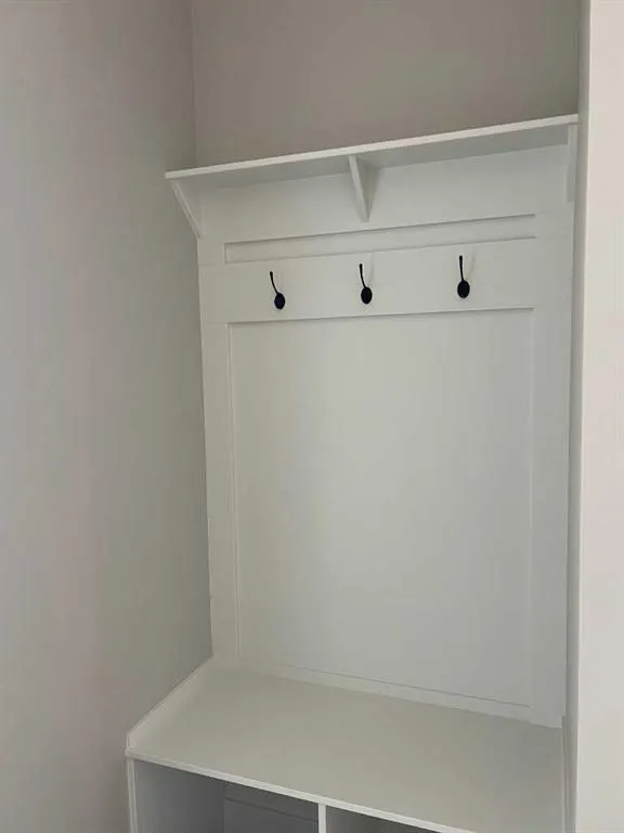 5 Gray Close