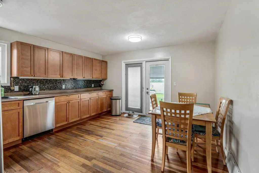 139 Laval Boulevard W