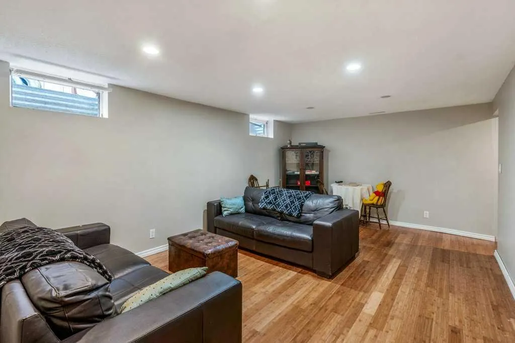 139 Laval Boulevard W