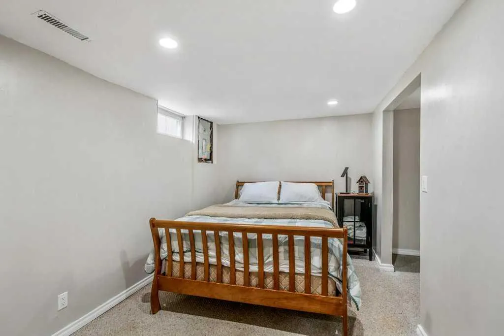 139 Laval Boulevard W