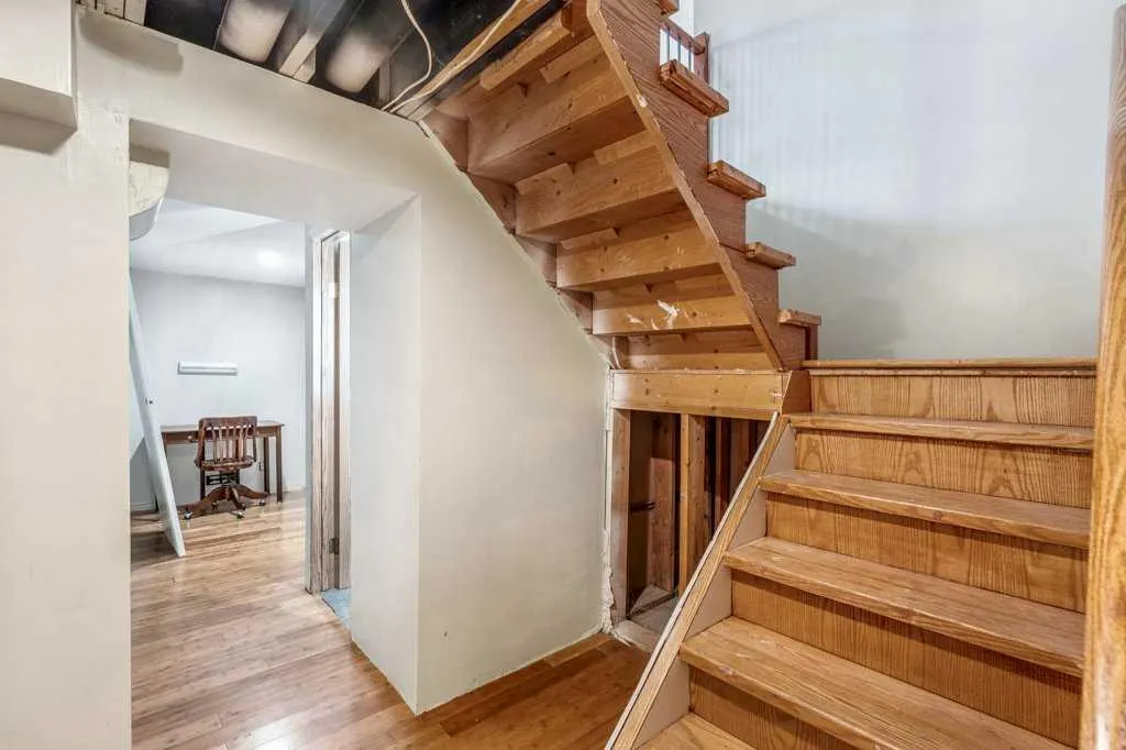 139 Laval Boulevard W