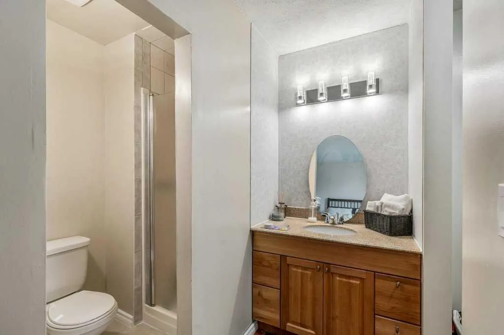 139 Laval Boulevard W