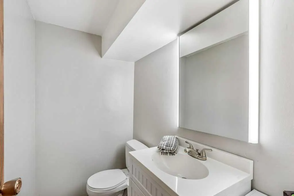 139 Laval Boulevard W