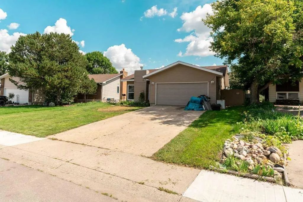 139 Laval Boulevard W