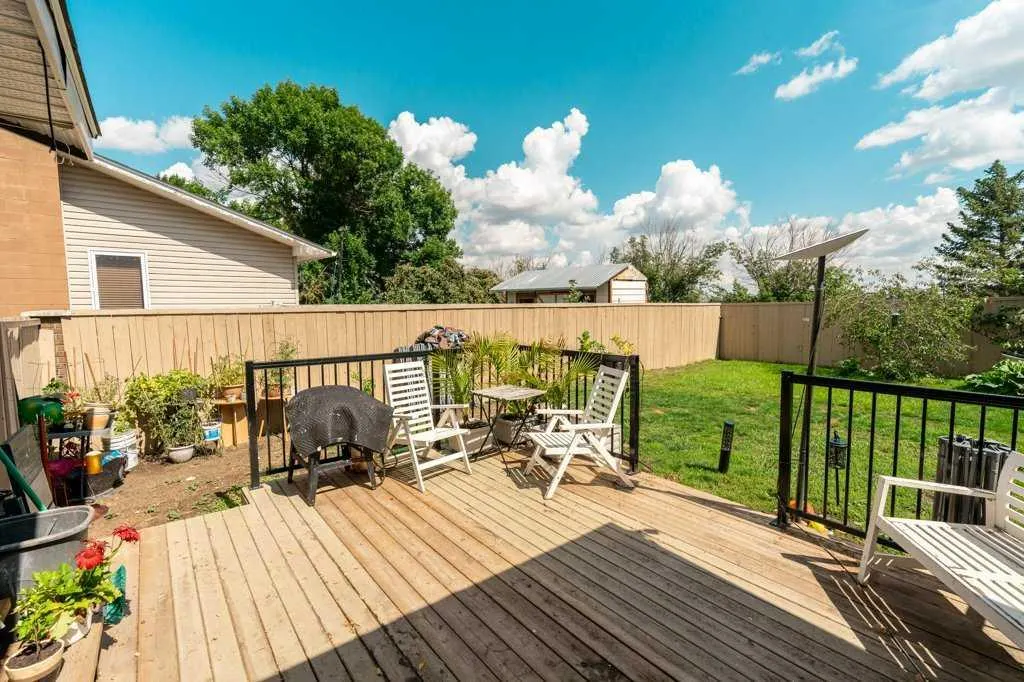 139 Laval Boulevard W
