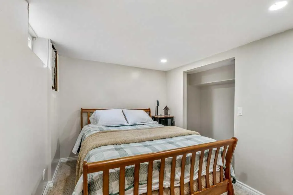 139 Laval Boulevard W