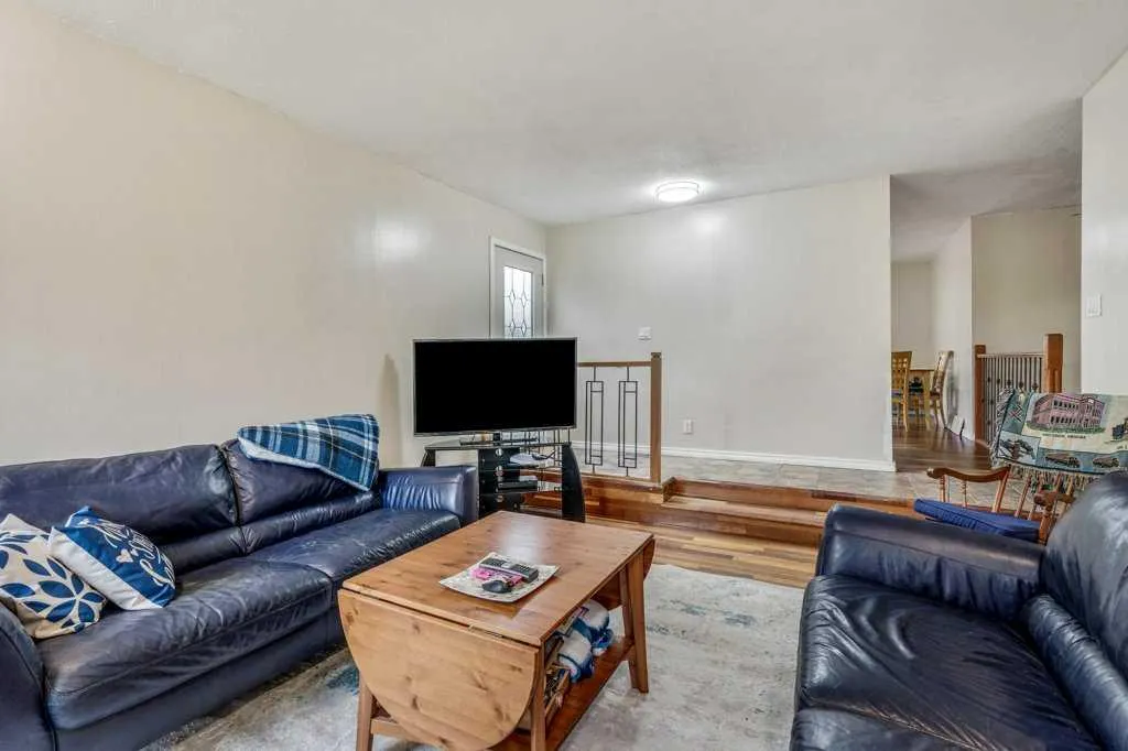 139 Laval Boulevard W