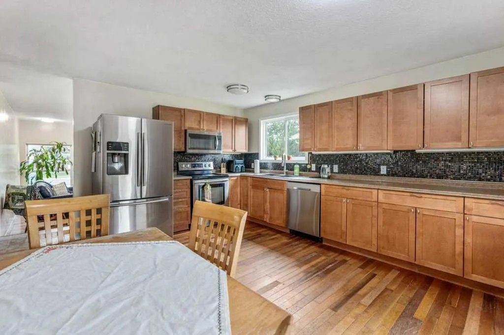 139 Laval Boulevard W