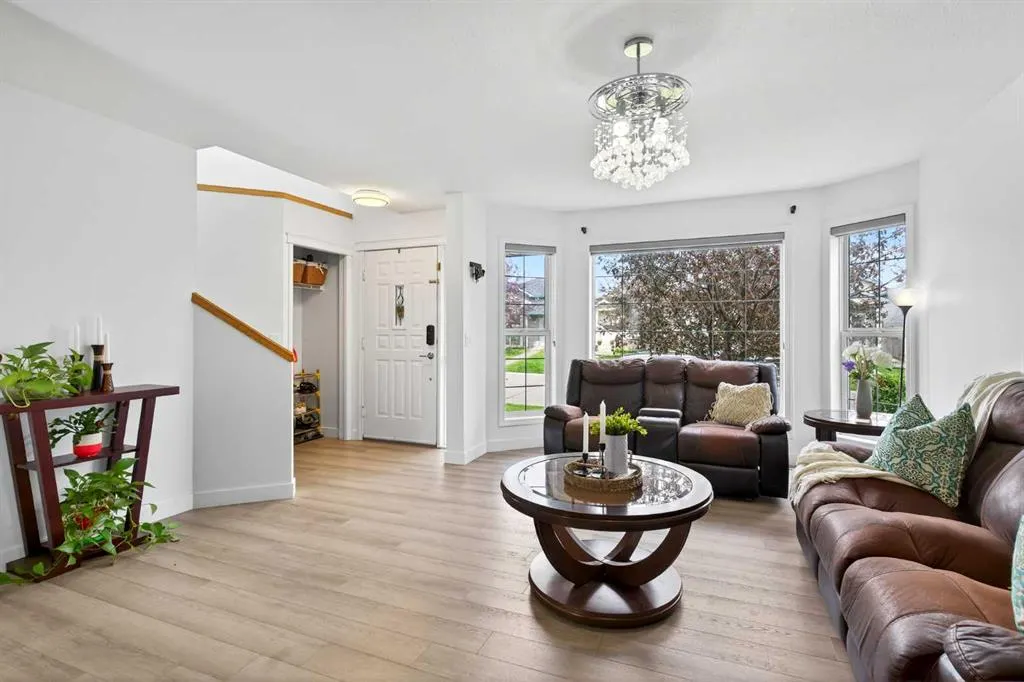 6 Martinvalley Court NE