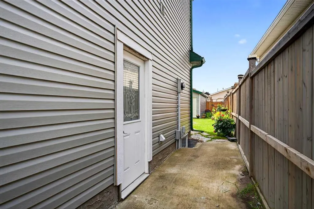 6 Martinvalley Court NE