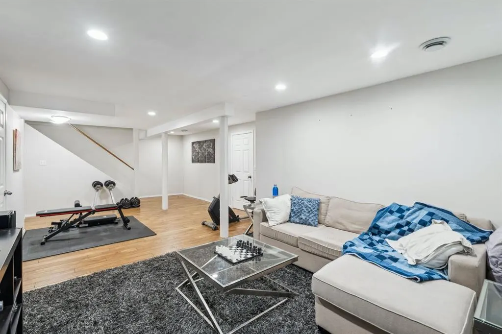 79 Woodbrook Road SW
