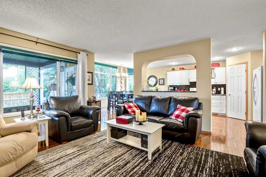 25 Country Hills Gate NW
