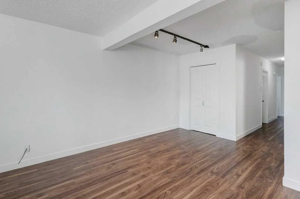 3105 A & B, 3017 A & B 38 Street SW