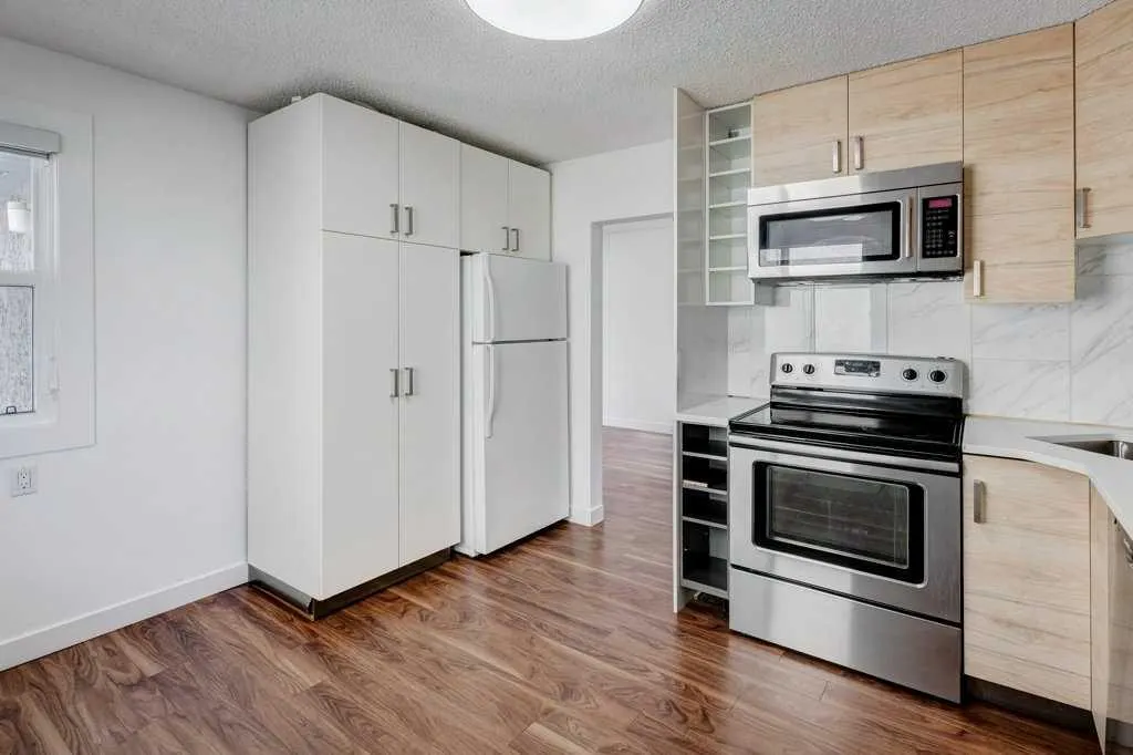3105 A & B, 3017 A & B 38 Street SW
