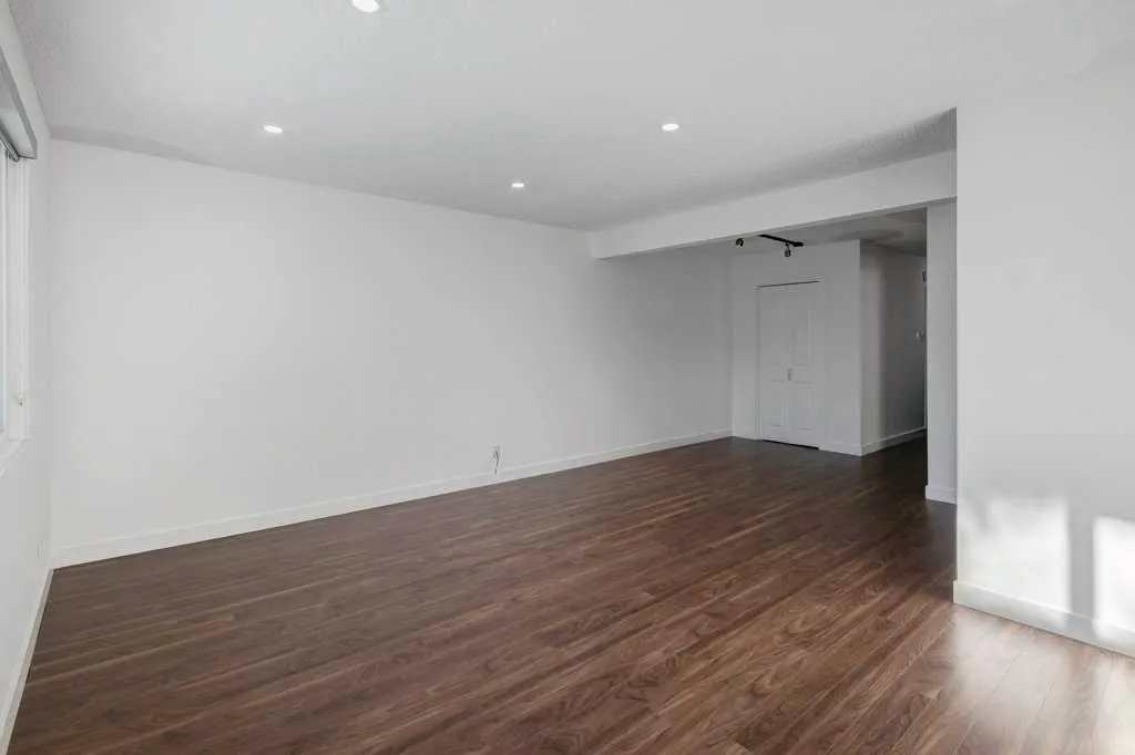3105 A & B, 3017 A & B 38 Street SW