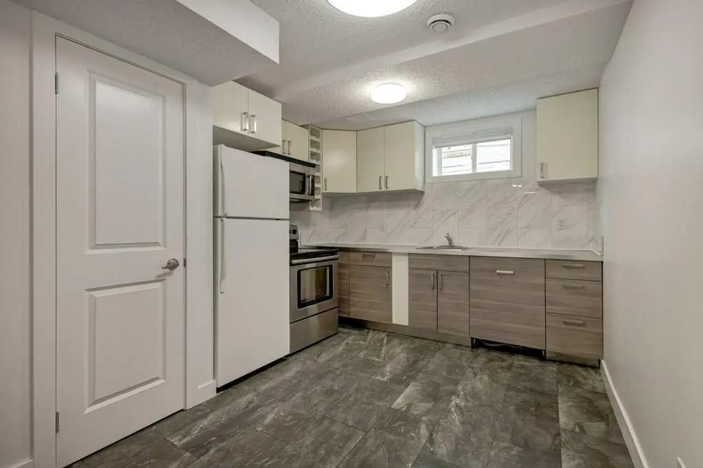 3105 A & B, 3017 A & B 38 Street SW