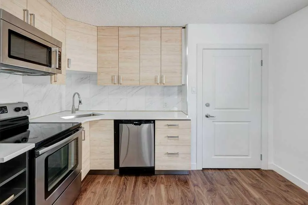 3105 A & B, 3017 A & B 38 Street SW