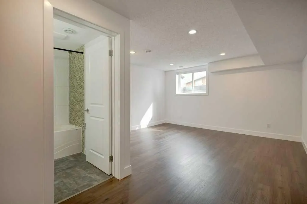 3105 A & B, 3017 A & B 38 Street SW