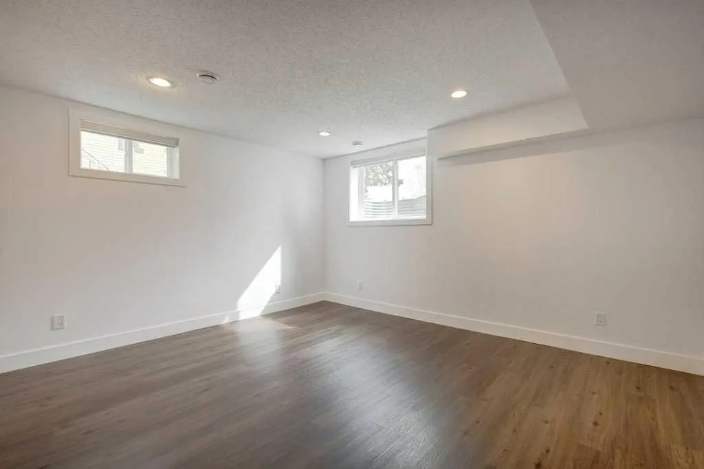 3105 A & B, 3017 A & B 38 Street SW