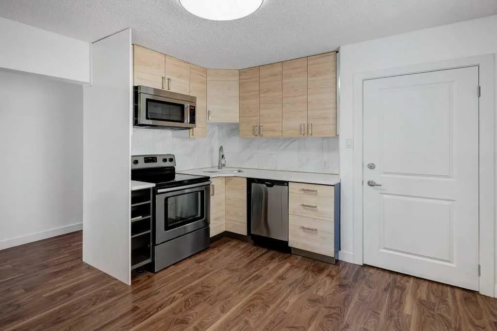 3105 A & B, 3017 A & B 38 Street SW