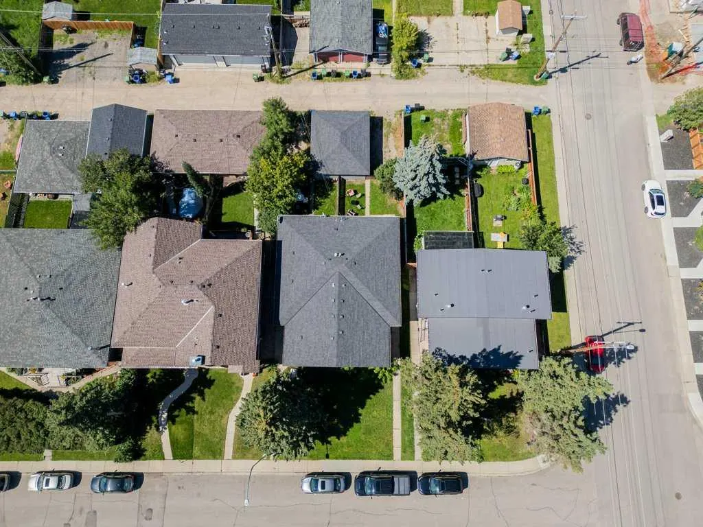 3105 A & B, 3017 A & B 38 Street SW