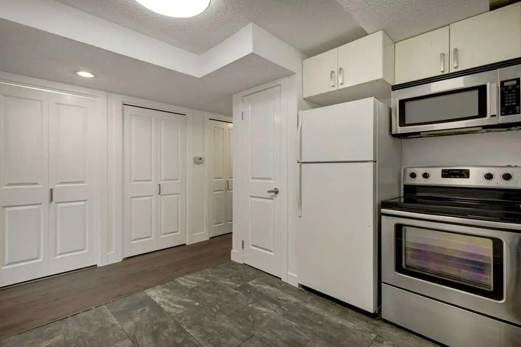 3105 A & B, 3017 A & B 38 Street SW