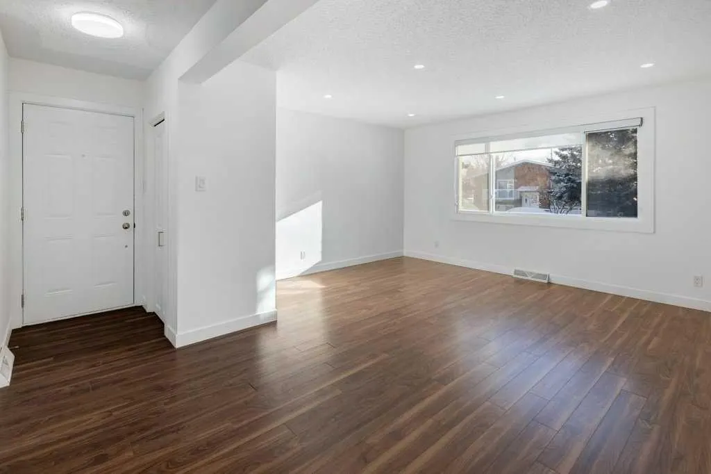 3105 A & B, 3017 A & B 38 Street SW