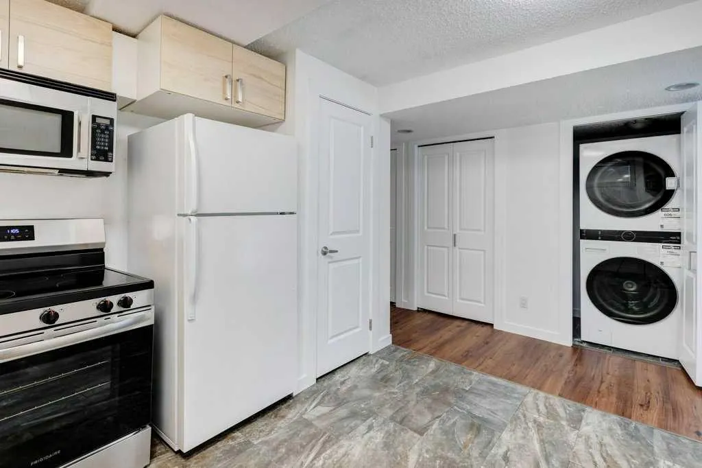 3105 A & B, 3017 A & B 38 Street SW