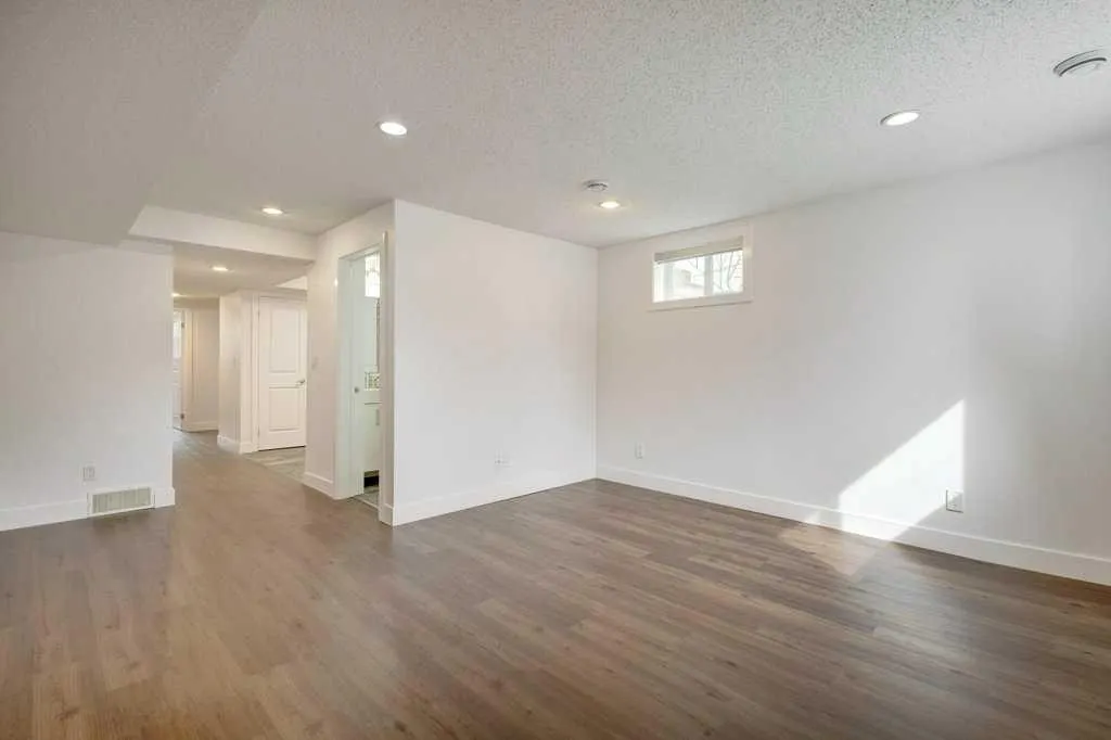 3105 A & B, 3017 A & B 38 Street SW