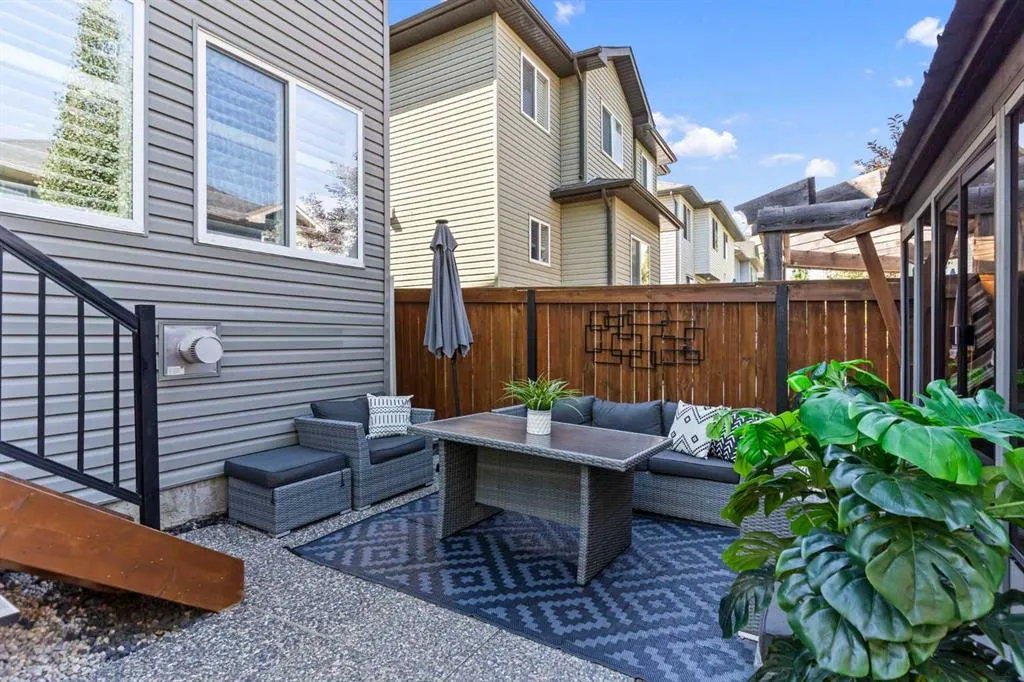 809 Canoe Green SW