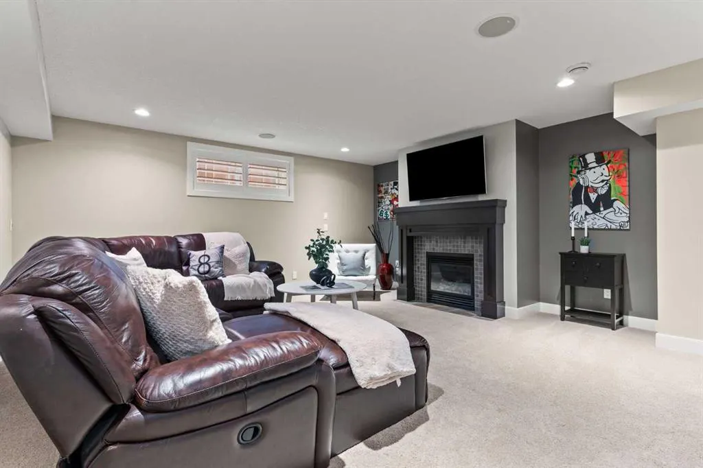 809 Canoe Green SW