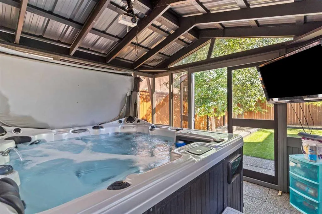 809 Canoe Green SW