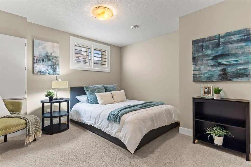 809 Canoe Green SW