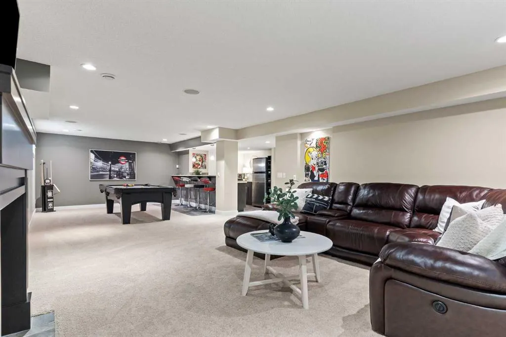 809 Canoe Green SW