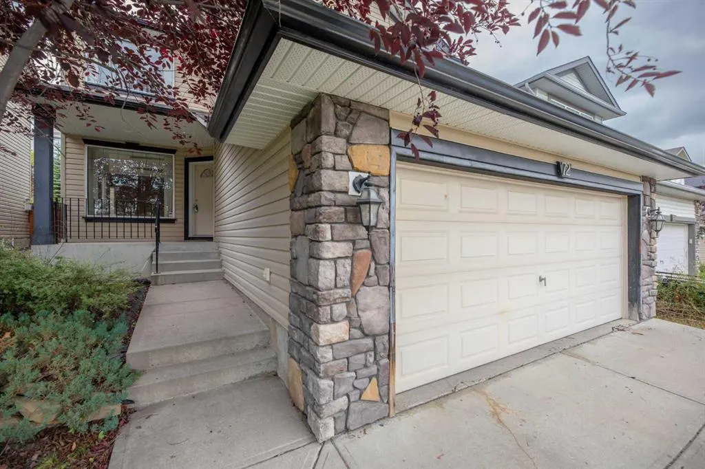 72 Rockyledge Crescent NW