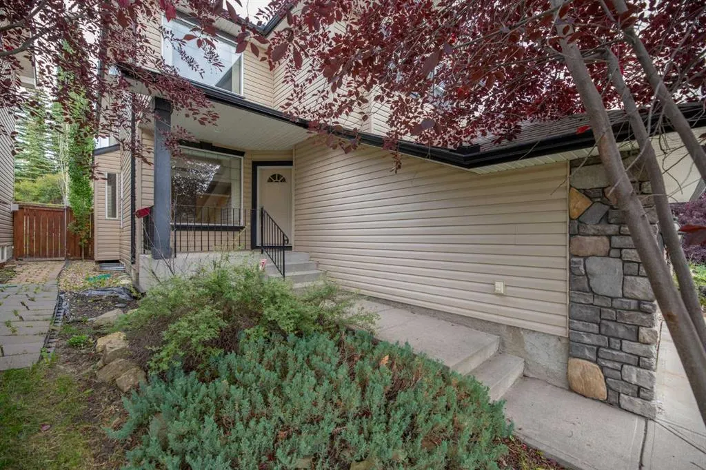 72 Rockyledge Crescent NW